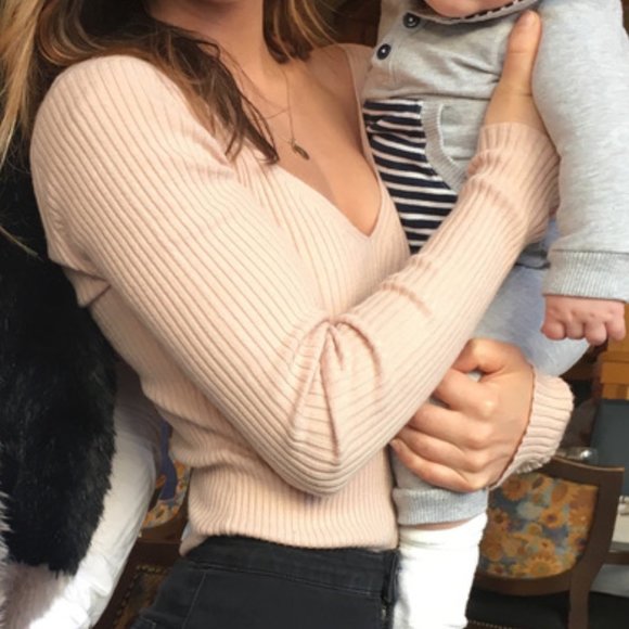 H&M Ribbed V-neck Spring Sweater - Picture 2 of 4